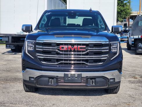 Certified 2025 GMC Sierra 1500 SLT RWD image 2