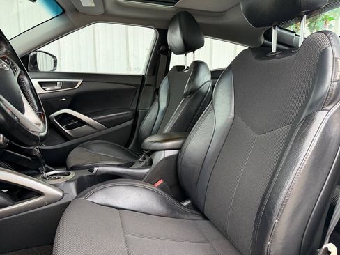 Used 2013 Hyundai Veloster w/ Tech Pkg FWD image 10