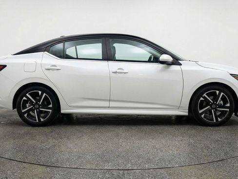 Used 2025 Nissan Sentra SV FWD image 11