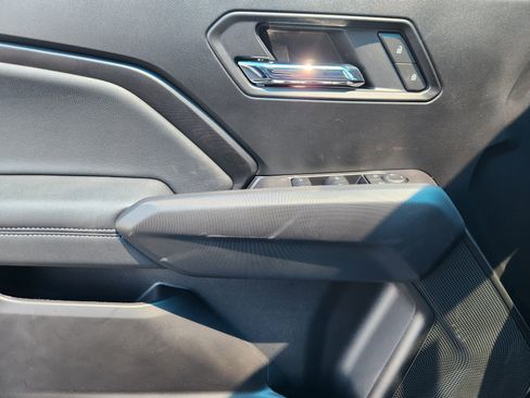 New 2025 Chevrolet Colorado LT w/ LT Convenience Package image 16