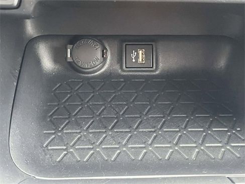 Used 2024 Toyota RAV4 SE image 29