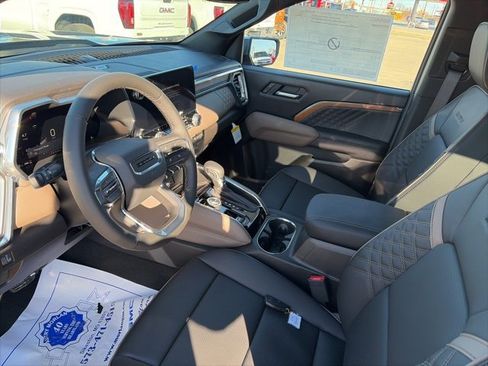 New 2026 GMC Canyon Denali image 17