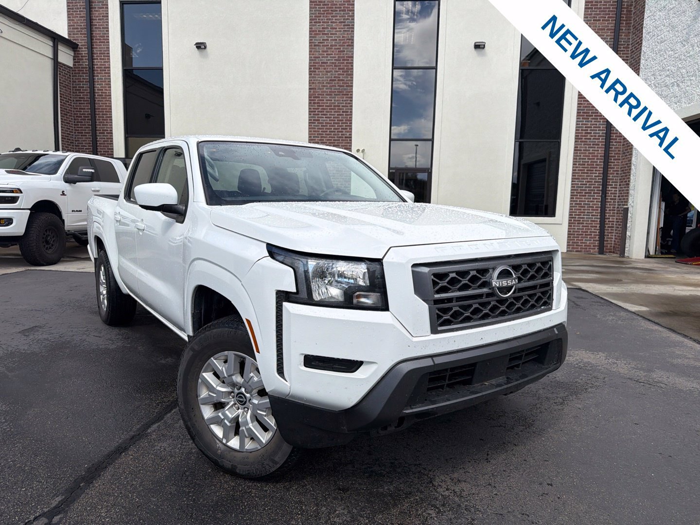 Used 2022 Nissan Frontier SV AWD/4WD image 1