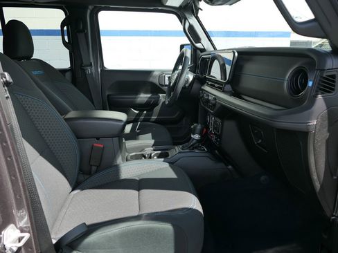 Used 2025 Jeep Wrangler Unlimited Rubicon 4xe w/ Safety Group AWD/4WD image 27