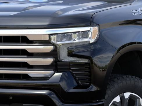 New 2026 Chevrolet Silverado 1500 High Country w/ Z71 Off-Road Package AWD/4WD image 10