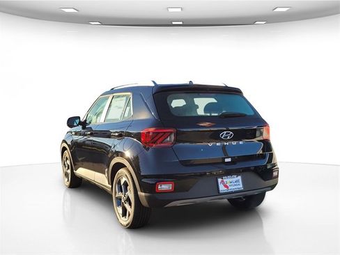 New 2025 Hyundai Venue SEL image 5