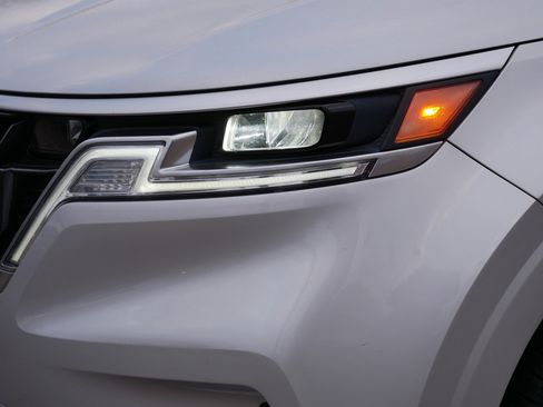 Certified 2022 Kia Carnival LX image 16