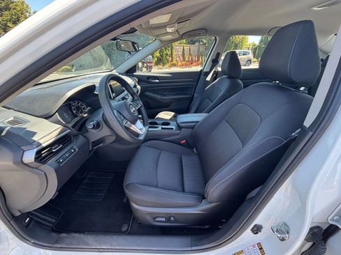Used 2025 Nissan Altima 2.5 SV FWD image 26
