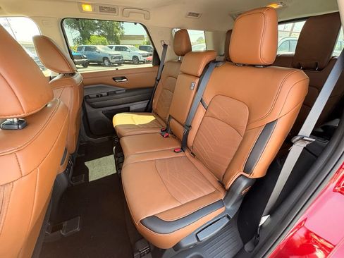 Used 2025 Nissan Pathfinder Platinum w/ Cargo Package AWD/4WD image 27
