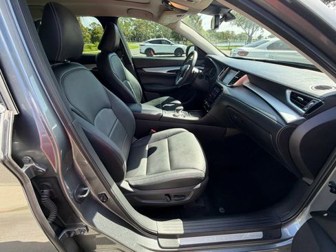 Used 2019 INFINITI QX50 Luxe FWD image 18
