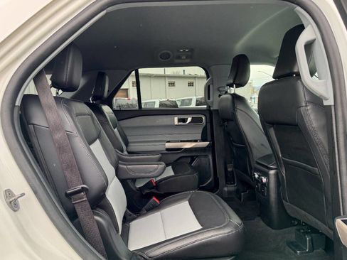 Used 2022 Ford Explorer XLT w/ Equipment Group 202A image 15