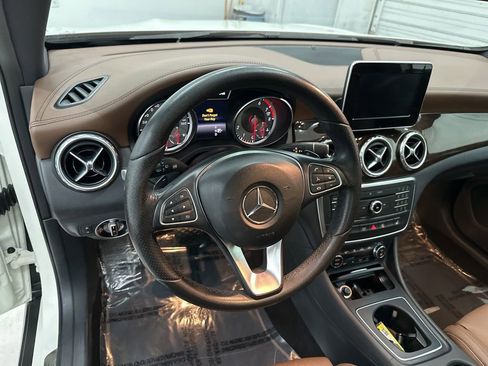 Used 2017 Mercedes-Benz GLA 250 image 11