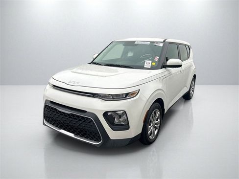 Certified 2022 Kia Soul LX image 3