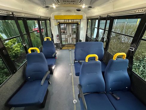 Used 2014 Chevrolet Express 3500 image 5