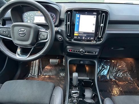Used 2021 Volvo XC40 T5 R-Design w/ Advanced Package AWD/4WD image 5
