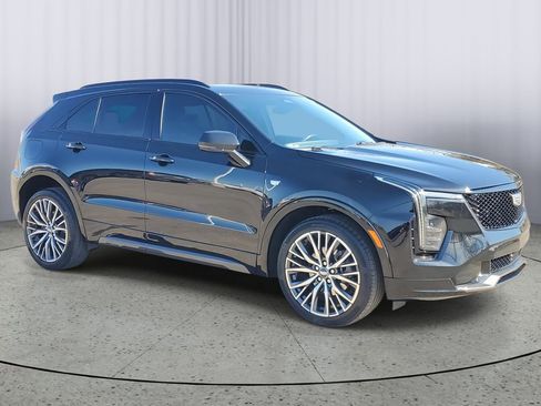 Used 2024 Cadillac XT4 Sport image 2