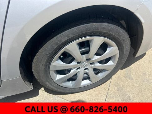 Used 2022 Toyota Corolla LE FWD image 10