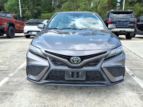 Used 2022 Toyota Camry SE FWD image 3