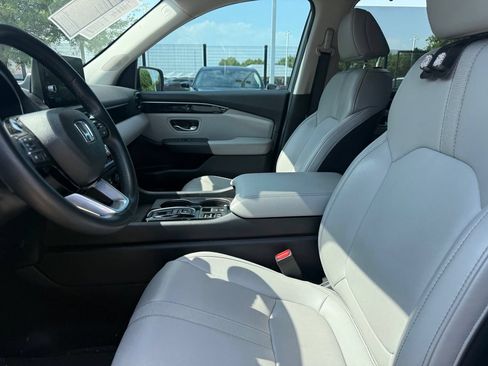 Used 2025 Honda Pilot EX-L image 10