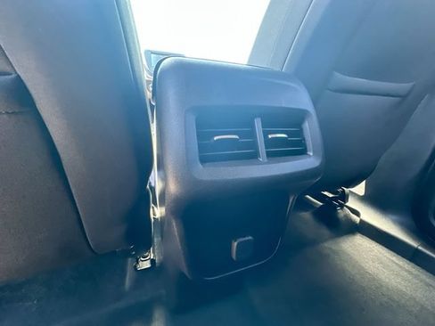Used 2018 Chevrolet Equinox LT FWD image 22