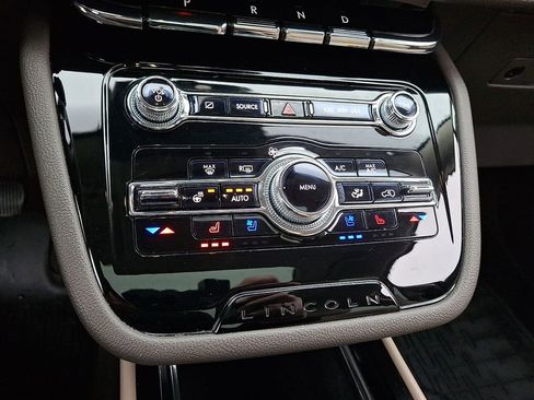 Used 2021 Lincoln Corsair AWD w/ Premium Package image 18