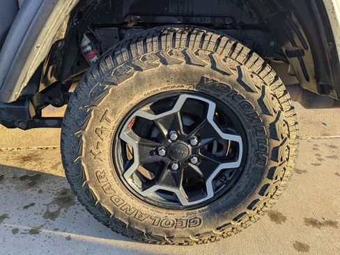 Used 2020 Jeep Gladiator Rubicon image 9