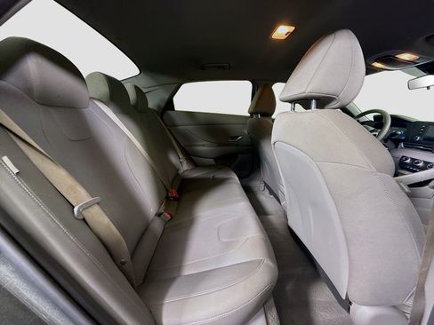 Used 2025 Hyundai Elantra SE FWD image 26