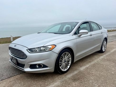Used 2013 Ford Fusion SE image 1