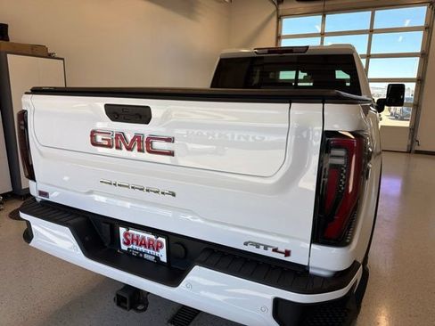 Used 2025 GMC Sierra 2500 AT4 AWD/4WD image 8