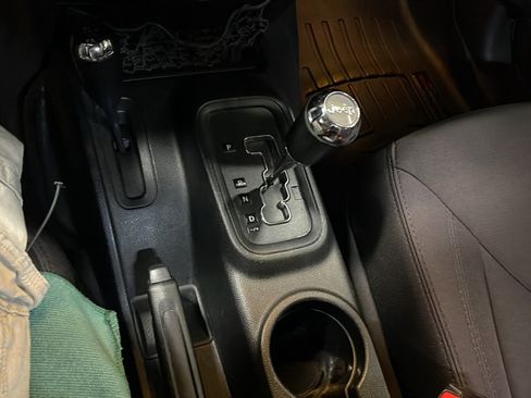 Used 2014 Jeep Wrangler Unlimited Sport w/ Power Convenience Group AWD/4WD image 10