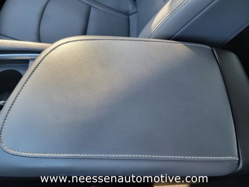 Used 2023 Buick Enclave Essence image 29