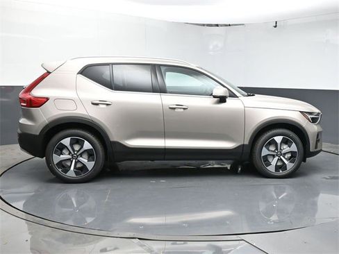 New 2024 Volvo XC40 B5 Plus w/ Protection Package Premier image 8