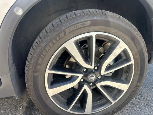 Used 2019 Nissan Rogue SL AWD/4WD image 6