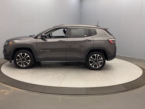 Used 2022 Jeep Compass Limited AWD/4WD image 2