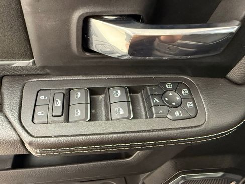 Used 2025 RAM 2500 Laramie AWD/4WD image 15