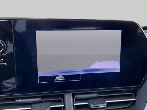Used 2025 Chevrolet Trax LS FWD image 27