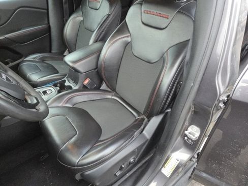 Used 2021 Jeep Cherokee Trailhawk image 14