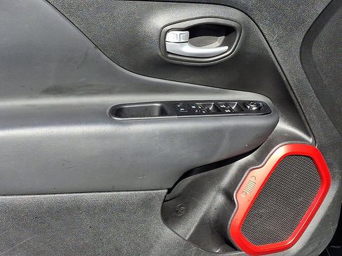 Used 2023 Jeep Renegade Trailhawk image 12