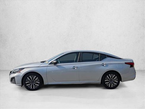 Used 2024 Nissan Altima 2.5 SV image 8