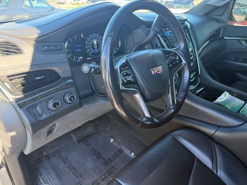 Used 2019 Cadillac Escalade ESV Platinum image 13