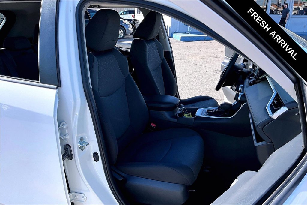 Used 2021 Toyota RAV4 XLE w/ Convenience Package AWD/4WD image 28
