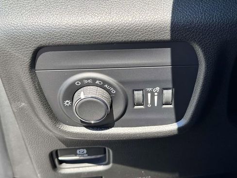 New 2025 Jeep Grand Cherokee L Laredo w/ Luxury Tech Group I AWD/4WD image 8