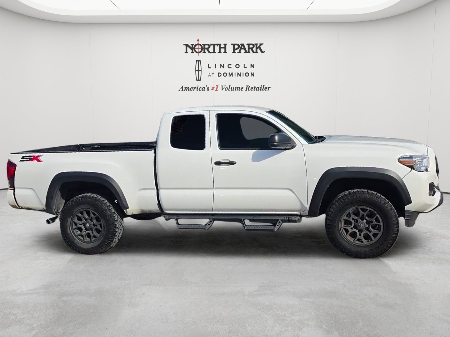 Used 2022 Toyota Tacoma SR w/ SX Package RWD image 6