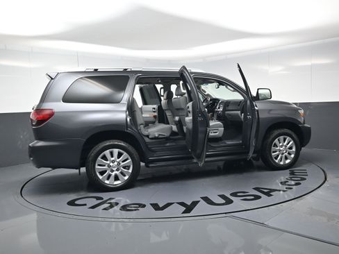 Used 2020 Toyota Sequoia Platinum image 25