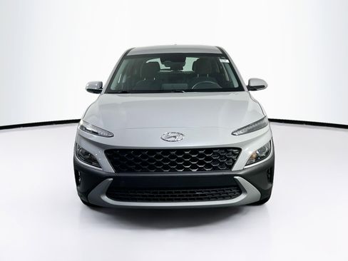 Used 2023 Hyundai Kona SE FWD image 2