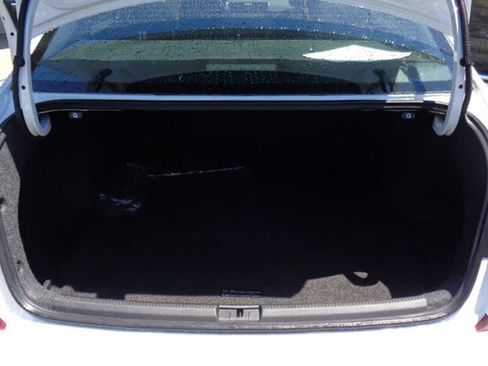 Used 2018 Volkswagen Passat 2.0T SE FWD image 17