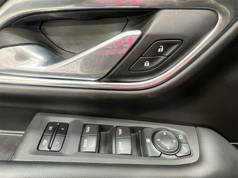 Used 2023 GMC Yukon SLT image 13