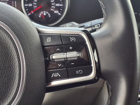 Used 2024 Kia Carnival LX FWD image 23