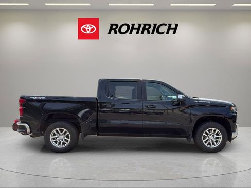 Used 2022 Chevrolet Silverado 1500 LT AWD/4WD image 5