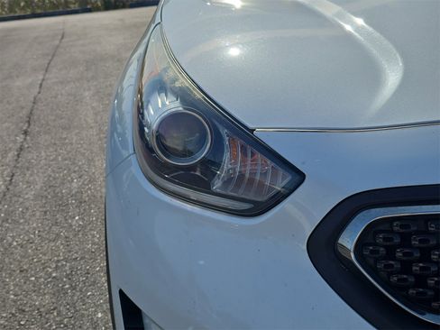 Used 2019 Kia Niro LX image 7